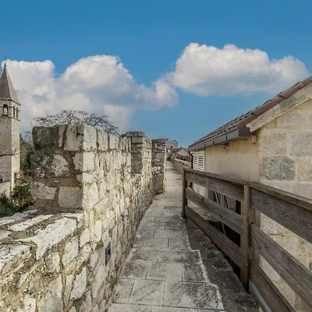 Πανσιόν Marta - Stone House In The Center -