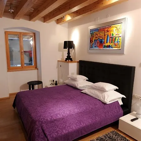 Πανσιόν Marta - Stone House In The Center - 4*