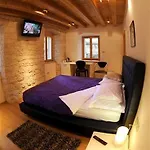 Marta - Stone House In The Center - 4* Сплит