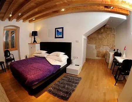Guest house Marta - Stone House In The Center - Split