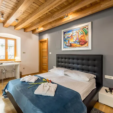 Pensión Marta - Stone House In The Center - 4*