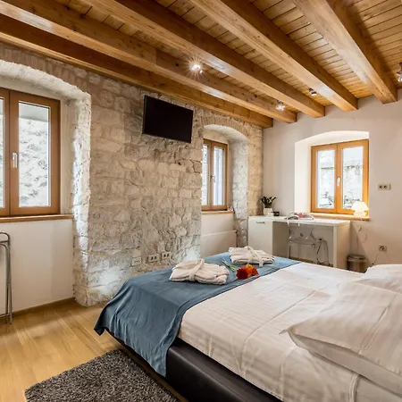 Marta - Stone House In The Center - Pensión Split