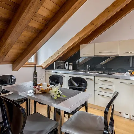 Marta - Stone House In The Center - 4*