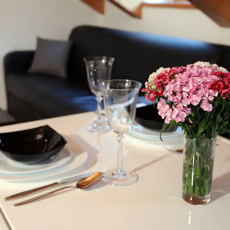 Marta - Stone House In The Center - Πανσιόν 4*