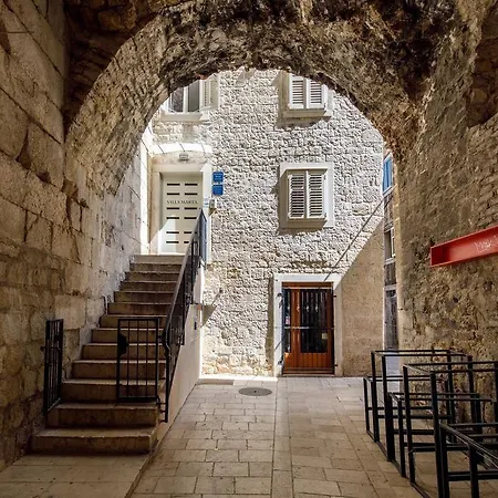Πανσιόν Marta - Stone House In The Center - Σπλιτ