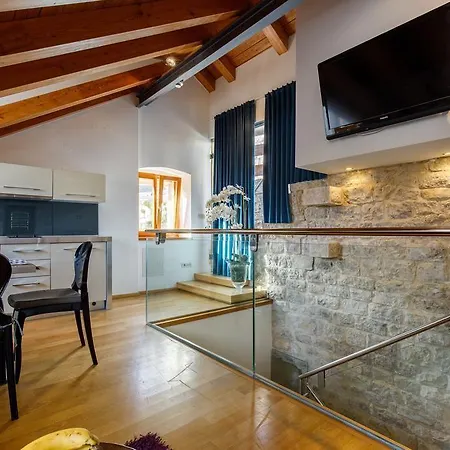 Marta - Stone House In The Center - Πανσιόν 4*