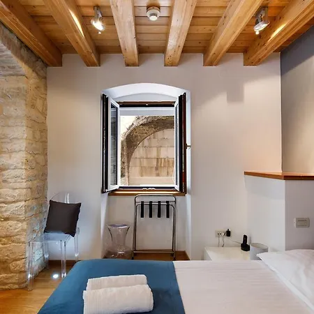 Marta - Stone House In The Center - Πανσιόν 4*