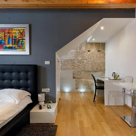 Marta - Stone House In The Center - Pensión Split