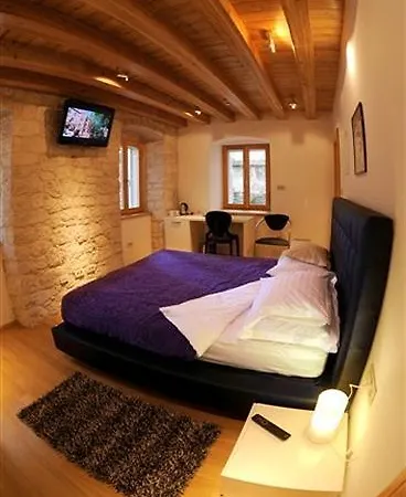 Marta - Stone House In The Center - 4* Split