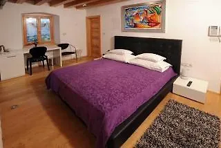 Pensión Marta - Stone House In The Center -