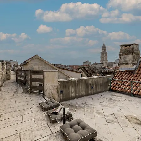 Marta - Stone House In The Center - 4*