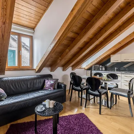 Marta - Stone House In The Center - 招待所 4*