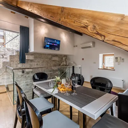 Marta - Stone House In The Center - 招待所 4*