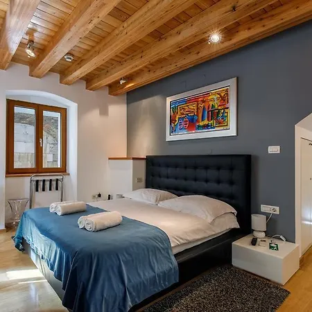 Marta - Stone House In The Center - 招待所 4*