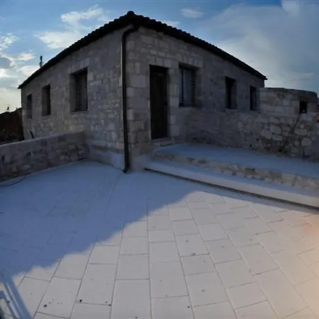 Marta - Stone House In The Center - 4*