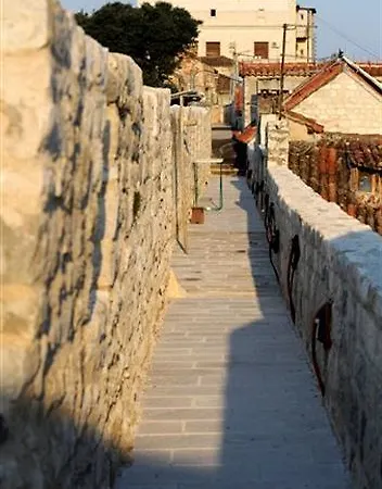 Πανσιόν Marta - Stone House In The Center - 4*