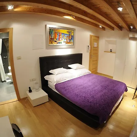 Marta - Stone House In The Center - 招待所